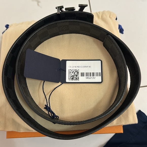 LOUIS VUITTON MENS BELT REVERSIBLE (2 STYLES) - Picture 12 of 15